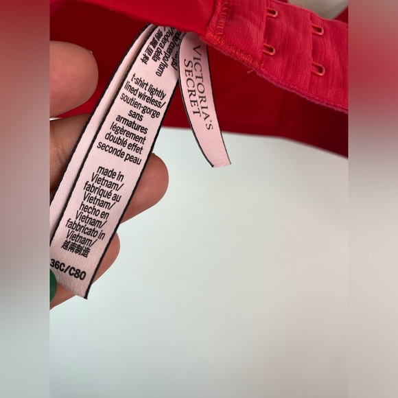 Victoria’s Secret 36C bra red new with tags lightly lined t shirt - Picture 4 of 4